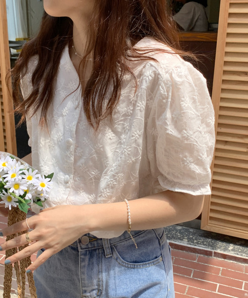 emi+(エミプラス)の「5分袖Vネック花柄刺繍ブラウス(シャツ/ブラウス・レディース・ホワイト/ベージュ/ブルー/ブラック/パープル/ライトグリーン・FREE)」の9枚目の写真