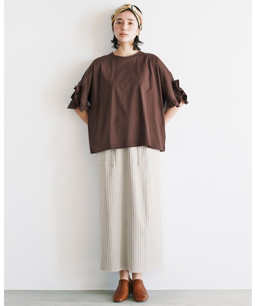 avecmoi（アヴェクモワ）の「【佐藤かなさんプロデュース】 アヴェクモワ　フリル袖トップス〈チョコレートブラウン〉（Tシャツ/カットソー・レディース・ブラウン・MEDIUM/LARGE/X-LARGE/SMALL）」の2枚目の写真