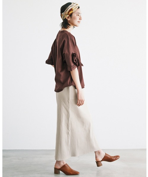 avecmoi（アヴェクモワ）の「【佐藤かなさんプロデュース】 アヴェクモワ　フリル袖トップス〈チョコレートブラウン〉（Tシャツ/カットソー・レディース・ブラウン・MEDIUM/LARGE/X-LARGE/SMALL）」の3枚目の写真