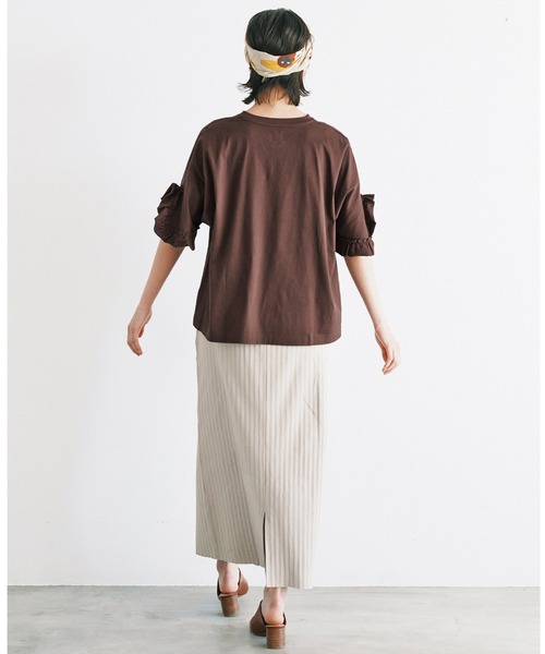 avecmoi（アヴェクモワ）の「【佐藤かなさんプロデュース】 アヴェクモワ　フリル袖トップス〈チョコレートブラウン〉（Tシャツ/カットソー・レディース・ブラウン・MEDIUM/LARGE/X-LARGE/SMALL）」の4枚目の写真