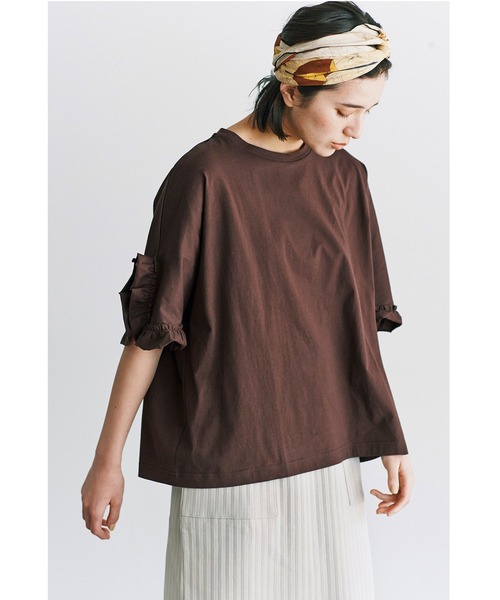 avecmoi（アヴェクモワ）の「【佐藤かなさんプロデュース】 アヴェクモワ　フリル袖トップス〈チョコレートブラウン〉（Tシャツ/カットソー・レディース・ブラウン・MEDIUM/LARGE/X-LARGE/SMALL）」の8枚目の写真