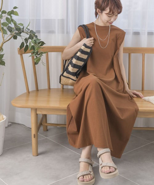 URBAN RESEARCH（アーバンリサーチ）の「UR TECH(UVカット)+抗菌 機能付 タックテントワンピース（ワンピース・レディース・ブラウン系その他/ブラック・FREE）」の2枚目の写真