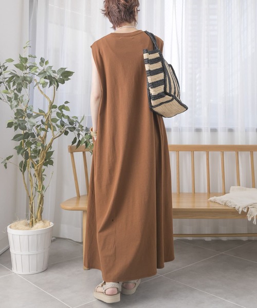 URBAN RESEARCH（アーバンリサーチ）の「UR TECH(UVカット)+抗菌 機能付 タックテントワンピース（ワンピース・レディース・ブラウン系その他/ブラック・FREE）」の4枚目の写真