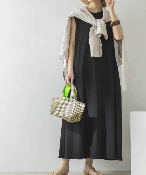 URBAN RESEARCH（アーバンリサーチ）の「UR TECH(UVカット)+抗菌 機能付 タックテントワンピース（ワンピース・レディース・ブラウン系その他/ブラック・FREE）」の14枚目の写真