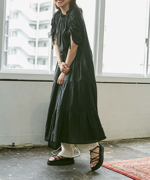 WEGO（ウィゴー）の「WEGO/【ZOZOTOWN＆一部店限定】フリルネックティアードワンピース（ワンピース・レディース・ライトグレー/ブラック/ベージュ/スミクロ・FREE）」の2枚目の写真