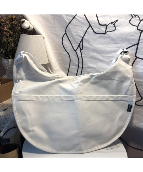 yuue' ( wear )（ユーイ）の「ビッグシルエット メッセンジャーショルダーバッグ（ショルダーバッグ・レディース・ホワイト/ブラック・FREE）」の3枚目の写真