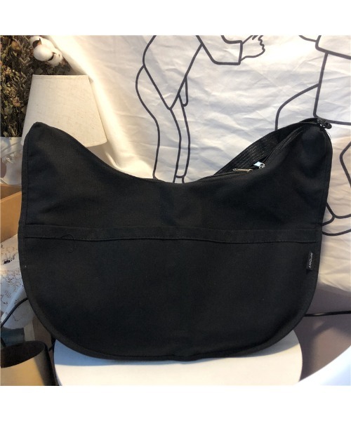 yuue' ( wear )（ユーイ）の「ビッグシルエット メッセンジャーショルダーバッグ（ショルダーバッグ・レディース・ホワイト/ブラック・FREE）」の9枚目の写真