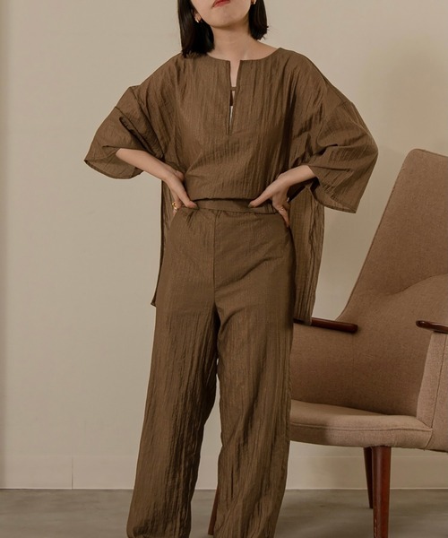 lawgy（ラウジー）の「smooth sheer v blouse（シャツ/ブラウス・レディース・ホワイト/ダークブラウン/ブラウン・FREE）」の18枚目の写真