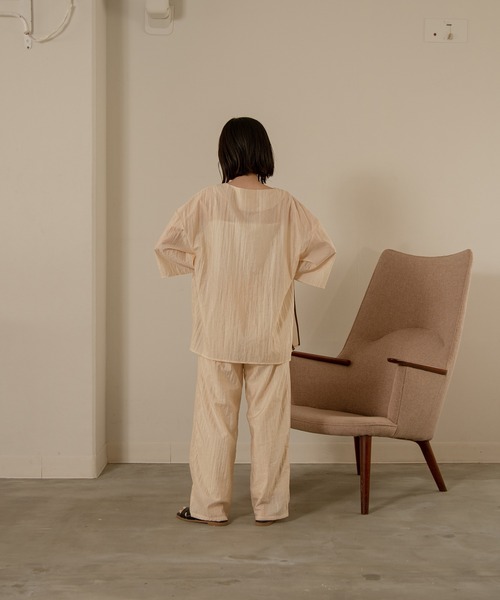 lawgy（ラウジー）の「smooth sheer v blouse（シャツ/ブラウス・レディース・ホワイト/ダークブラウン/ブラウン・FREE）」の15枚目の写真