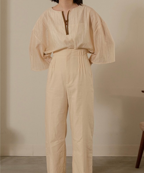 lawgy（ラウジー）の「smooth sheer v blouse（シャツ/ブラウス・レディース・ホワイト/ダークブラウン/ブラウン・FREE）」の12枚目の写真