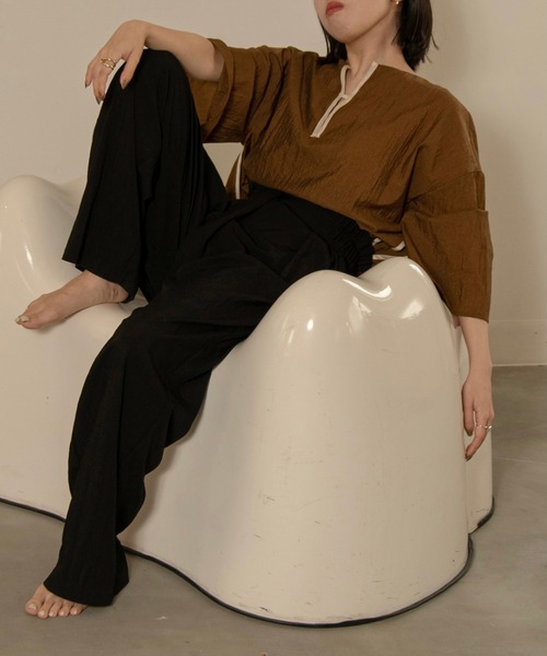 lawgy（ラウジー）の「smooth sheer v blouse（シャツ/ブラウス・レディース・ホワイト/ダークブラウン/ブラウン・FREE）」の10枚目の写真