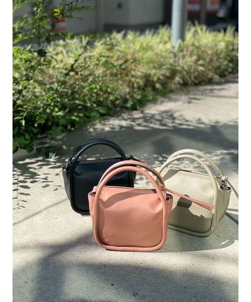 tov(トーヴ)の「【TOV(トーヴ)】レザーコンパクトショルダー(ショルダーバッグ・レディース・グレイッシュベージュ/ブラック/ピンク・FREE)」の19枚目の写真