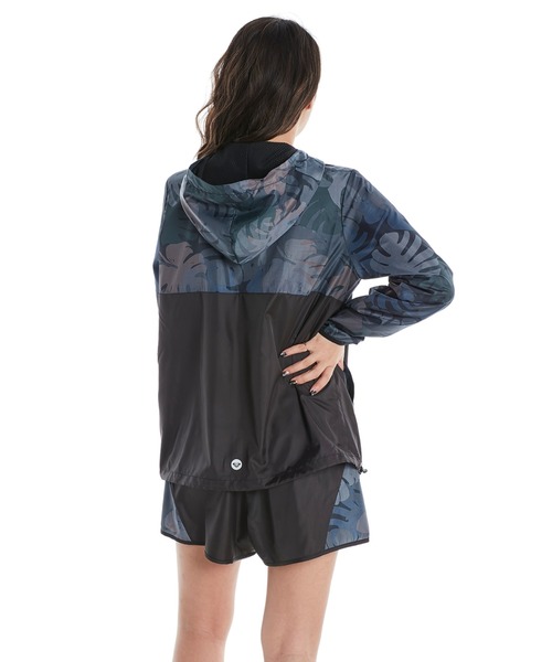 ROXY（ロキシー）の「BREEZE JACKET/ロキシーナイロンジャケット（ナイロンジャケット・レディース・ブラック/ネイビー/ホワイト・MEDIUM/LARGE/SMALL）」の5枚目の写真