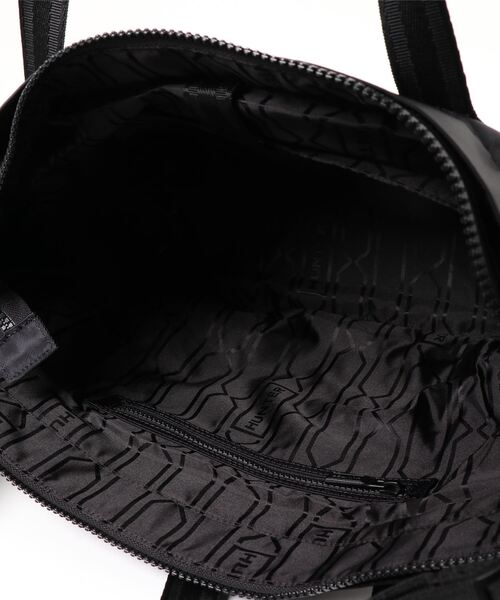 HUNTER（ハンター）の「《HUNTER》NYLON TOPCLIP TOTE MIDI（トートバッグ・メンズ・ブラック/ダークオリーブ/ピンク/ネイビー/ブラック×レッド/ブラック系その他・フリー）」の9枚目の写真