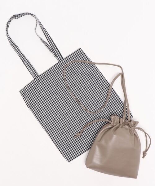 cache cache（カシュ カシュ）の「カシュカシュ cachecache / ギンガムチェックトート付き巾着ショルダー（ショルダーバッグ・レディース・シルバー/ブラック/ベージュ系その他/ゴールド・FREE）」の3枚目の写真