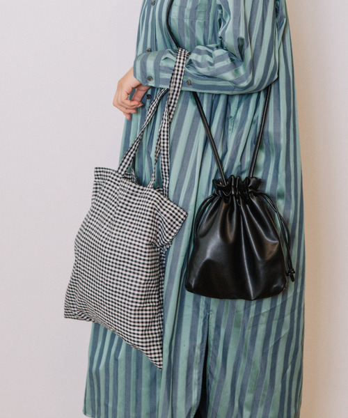 cache cache（カシュ カシュ）の「カシュカシュ cachecache / ギンガムチェックトート付き巾着ショルダー（ショルダーバッグ・レディース・シルバー/ブラック/ベージュ系その他/ゴールド・FREE）」の2枚目の写真