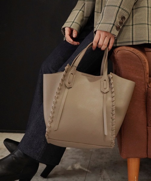 AULI（アウリィ）の「2WAYスクエアトートバッグ（トートバッグ・レディース・ライトグレー/ブラック/モカ・FREE）」の3枚目の写真