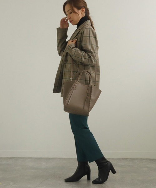 AULI（アウリィ）の「2WAYスクエアトートバッグ（トートバッグ・レディース・ライトグレー/ブラック/モカ・FREE）」の9枚目の写真