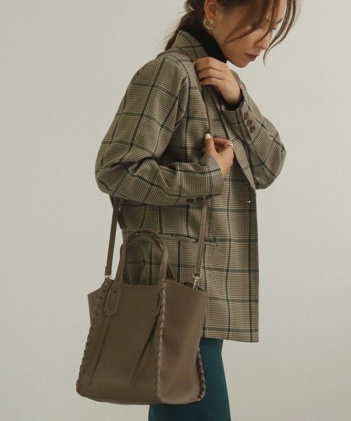 AULI（アウリィ）の「2WAYスクエアトートバッグ（トートバッグ・レディース・ライトグレー/ブラック/モカ・FREE）」の5枚目の写真