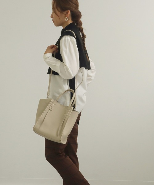 AULI（アウリィ）の「2WAYスクエアトートバッグ（トートバッグ・レディース・ライトグレー/ブラック/モカ・FREE）」の11枚目の写真