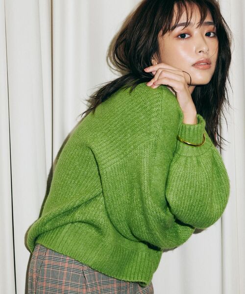 THE SHOP TK （ザ ショップ ティーケー ）の「◆【近藤千尋さんコラボ】袖ボリュームニット（ニット/セーター・レディース・チャコールグレー/ブラック/グリーン/アイボリー/ベビーピンク/ライトベージュ・11/12/13/14）」の5枚目の写真