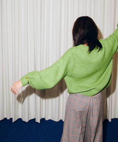 THE SHOP TK （ザ ショップ ティーケー ）の「◆【近藤千尋さんコラボ】袖ボリュームニット（ニット/セーター・レディース・チャコールグレー/ブラック/グリーン/アイボリー/ベビーピンク/ライトベージュ・11/12/13/14）」の10枚目の写真