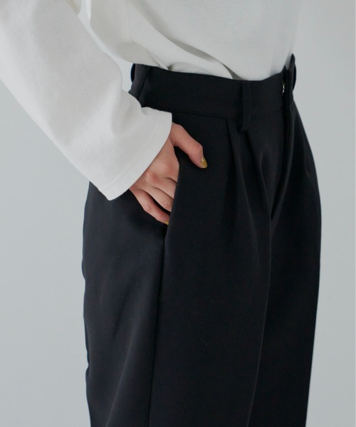 flaner(フラネ)の「ハイウエストストレートスラックス【ユニセックス対応】(その他パンツ・レディース・ブラック・SMALL/MEDIUM/LARGE)」の2枚目の写真