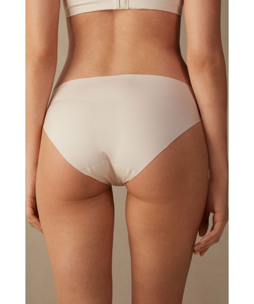 Intimissimi(インティミッシミ)の「シームレス マイクロファイバー ショーツ(ショーツ・レディース・ホワイト/ブラック/ベージュ/ブルー/キナリ/プラム/マジェンタ/アイボリー/ダークベージュ/モカ・S/M/L/XL)」の20枚目の写真