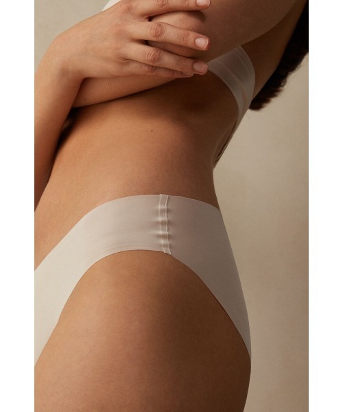 Intimissimi(インティミッシミ)の「シームレス マイクロファイバー ショーツ(ショーツ・レディース・ホワイト/ブラック/ベージュ/ブルー/キナリ/プラム/マジェンタ/アイボリー/ダークベージュ/モカ・S/M/L/XL)」の19枚目の写真