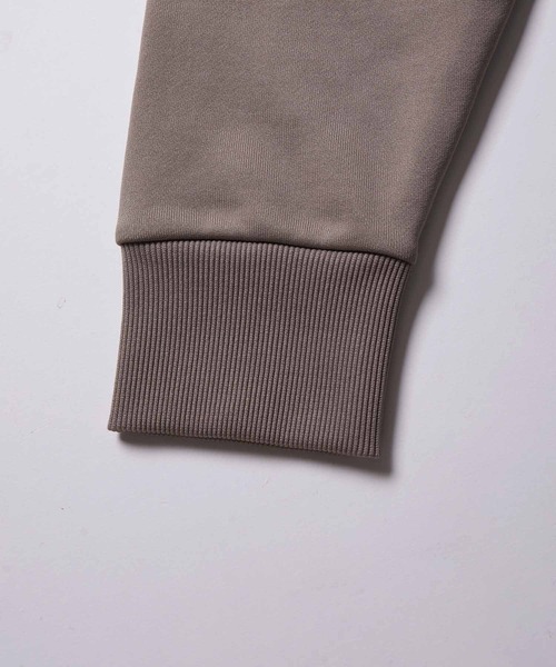 BATONER（バトナー）の「【BATONER】別注 RECYCLE NYLON VNECK（スウェット・メンズ・ブラック/ベージュ系その他2・L/M/XL）」の5枚目の写真