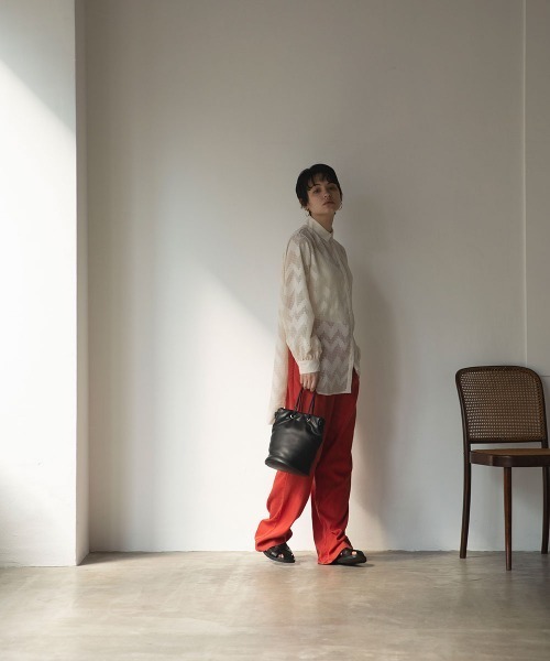 marjour（マージュール）の「GEOMETRIC SHEER SHIRTS（シャツ/ブラウス・レディース・オフホワイト・M）」の2枚目の写真