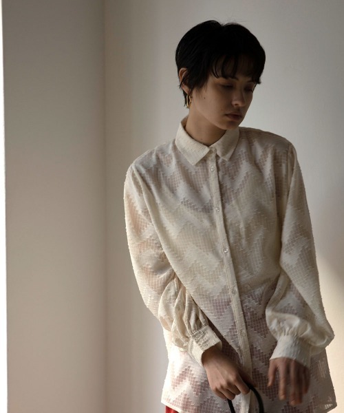 marjour（マージュール）の「GEOMETRIC SHEER SHIRTS（シャツ/ブラウス・レディース・オフホワイト・M）」の14枚目の写真