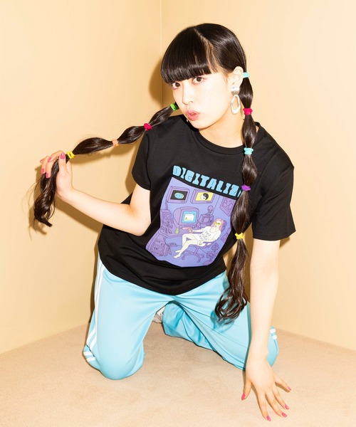 PUNYUS（プニュズ）の「DIGITALIZEビッグTシャツ（Tシャツ/カットソー・レディース・ブラック/ホワイト/イエロー/ライトパープル・3/4）」の21枚目の写真