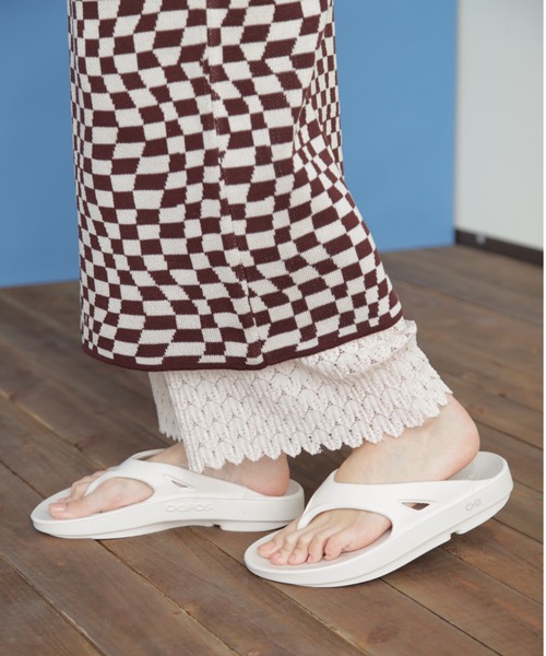 ROSE BUD（ローズバッド）の「(OOFOS)オリジナルリカバリーサンダル（サンダル・レディース・ホワイト/ブラック/パープル・23/24.0/25.0）」の7枚目の写真