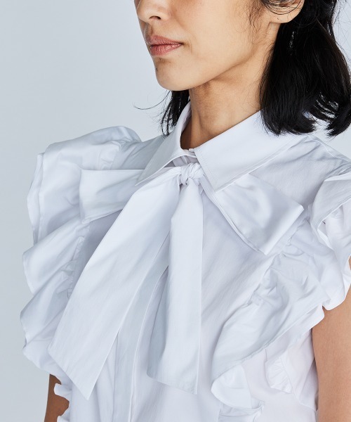DOUBLE STANDARD CLOTHING（ダブルスタンダードクロージング）の「ボリュームフリルボウタイ付ブラウス（シャツ/ブラウス・レディース・オフホワイト/サックスブルー・38/36）」の4枚目の写真