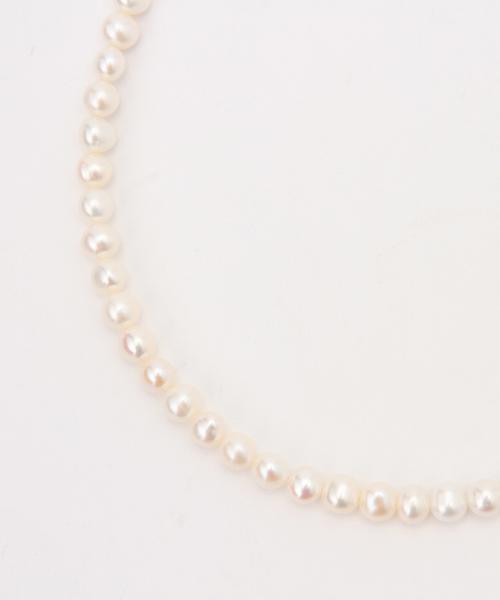 BEAMS BOY（ビームスボーイ）の「【FUDGE5月号掲載】BEAMS BOY / 淡水パール ネックレス（ネックレス・レディース・ホワイト/グレー・ONE SIZE）」の6枚目の写真
