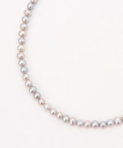 BEAMS BOY（ビームスボーイ）の「【FUDGE5月号掲載】BEAMS BOY / 淡水パール ネックレス（ネックレス・レディース・ホワイト/グレー・ONE SIZE）」の9枚目の写真