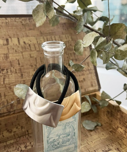 kutir(クティール)の「歪みプレートヘアゴム(ヘアゴム・レディース・シルバー/ゴールド・FREE)」の2枚目の写真