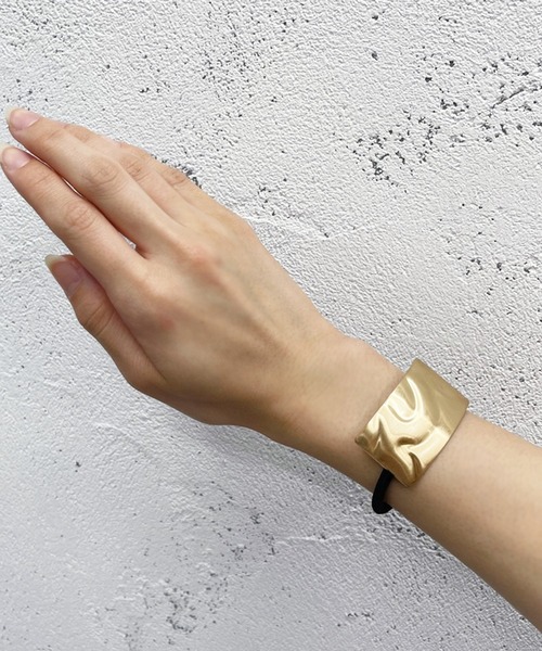 kutir(クティール)の「歪みプレートヘアゴム(ヘアゴム・レディース・シルバー/ゴールド・FREE)」の6枚目の写真