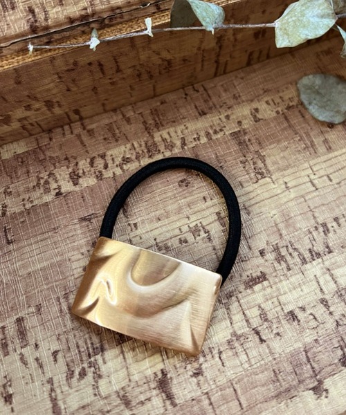 kutir(クティール)の「歪みプレートヘアゴム(ヘアゴム・レディース・シルバー/ゴールド・FREE)」の5枚目の写真