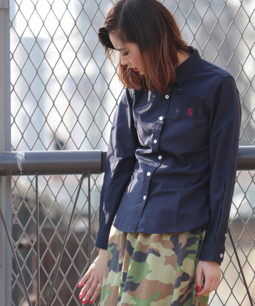 GIORDANO（ジョルダーノ）の「[GIORDANO]ライオン刺繍オックスシャツ（シャツ/ブラウス・レディース・ホワイト/グリーン/サックスブルー/ネイビー/ピンク/ライトピンク・SMALL/MEDIUM/LARGE）」の3枚目の写真