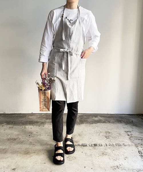 COCO WALK（ココウォーク）の「COCO WALK:やさしいガーゼのエプロン（エプロン・レディース・パープル/キャメル/イエロー/グリーン/カーキ/ライトグレー/ミント・FREE）」の2枚目の写真