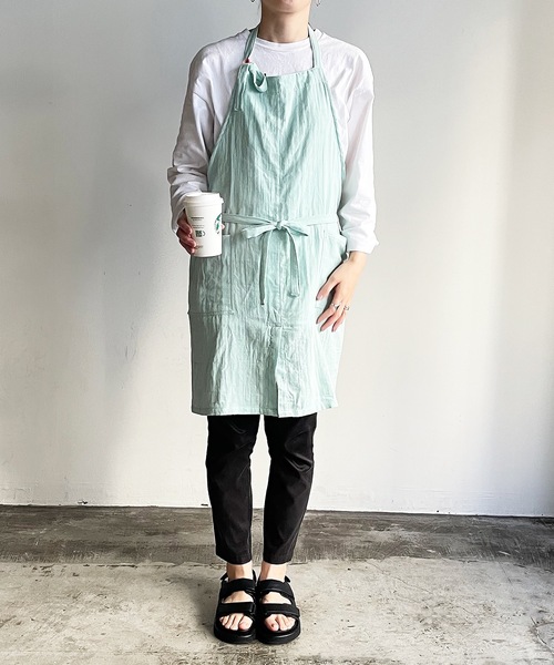 COCO WALK（ココウォーク）の「COCO WALK:やさしいガーゼのエプロン（エプロン・レディース・パープル/キャメル/イエロー/グリーン/カーキ/ライトグレー/ミント・FREE）」の4枚目の写真