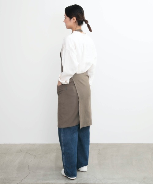 COCO WALK（ココウォーク）の「COCO WALK:やさしいガーゼのエプロン（エプロン・レディース・パープル/キャメル/イエロー/グリーン/カーキ/ライトグレー/ミント・FREE）」の10枚目の写真