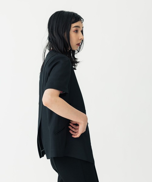 UNITED TOKYO（ユナイテッドトウキョウ）の「ネオリネンジャケットハーフスリーブ（ノーカラージャケット・レディース・ブラック/ベージュ・1/2）」の10枚目の写真