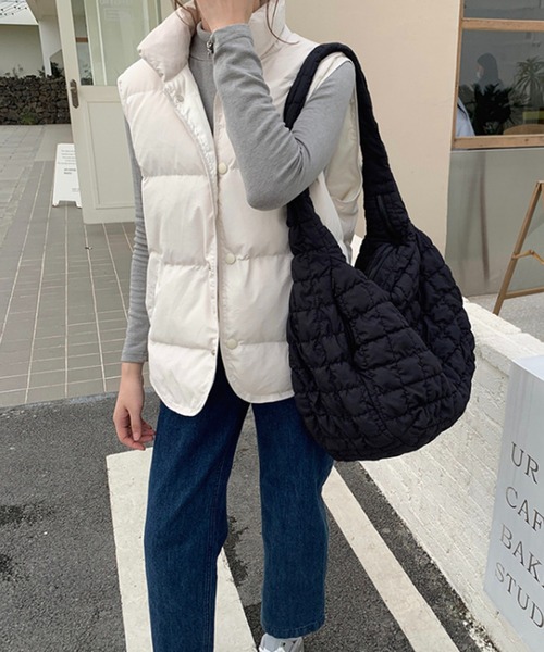 Chaco closet（チャコ クローゼット）の「オーバーサイズキルティングショルダーバッグ（ショルダーバッグ・レディース・ブラック/ホワイト/グリーン/ベージュ/ブラウン・FREE）」の16枚目の写真