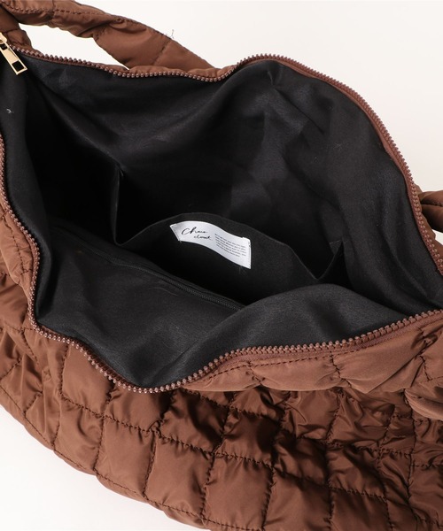 Chaco closet（チャコ クローゼット）の「オーバーサイズキルティングショルダーバッグ（ショルダーバッグ・レディース・ブラック/ホワイト/グリーン/ベージュ/ブラウン・FREE）」の8枚目の写真