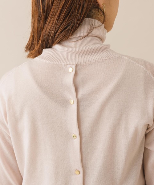 margaux（マルゴー）の「【KATHARINE ROSS】margaux メリノウールバックボタンタートルニット（ニット/セーター・レディース・ネイビー/レッド/アイボリー・MEDIUM）」の20枚目の写真