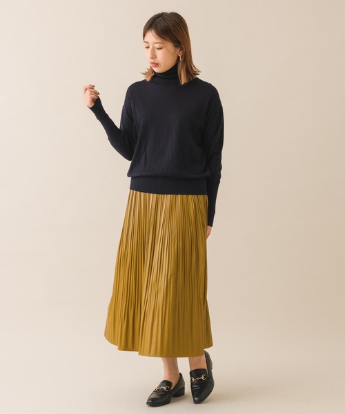 margaux（マルゴー）の「【KATHARINE ROSS】margaux メリノウールバックボタンタートルニット（ニット/セーター・レディース・ネイビー/レッド/アイボリー・MEDIUM）」の5枚目の写真