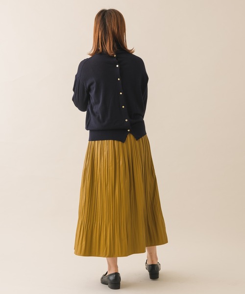 margaux（マルゴー）の「【KATHARINE ROSS】margaux メリノウールバックボタンタートルニット（ニット/セーター・レディース・ネイビー/レッド/アイボリー・MEDIUM）」の6枚目の写真